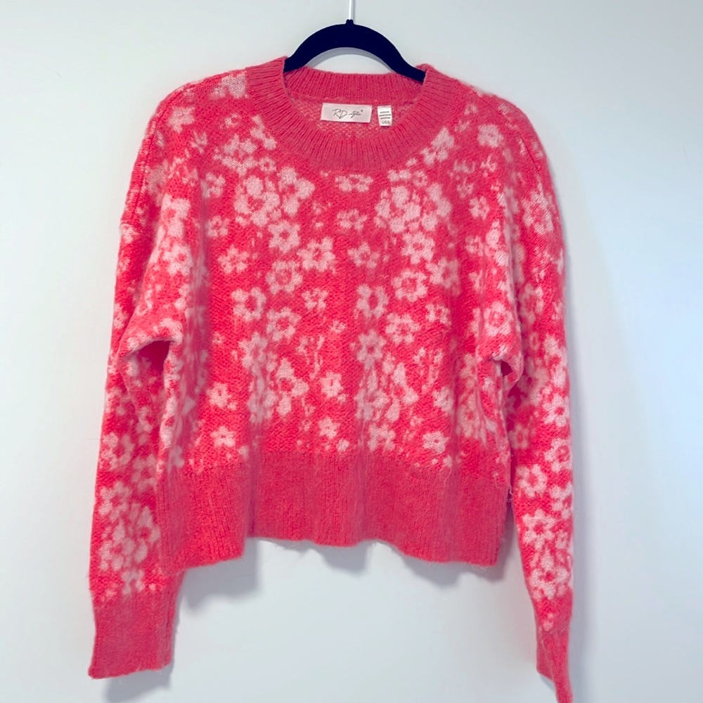 RD Style pink fuzzy sweater with flowers